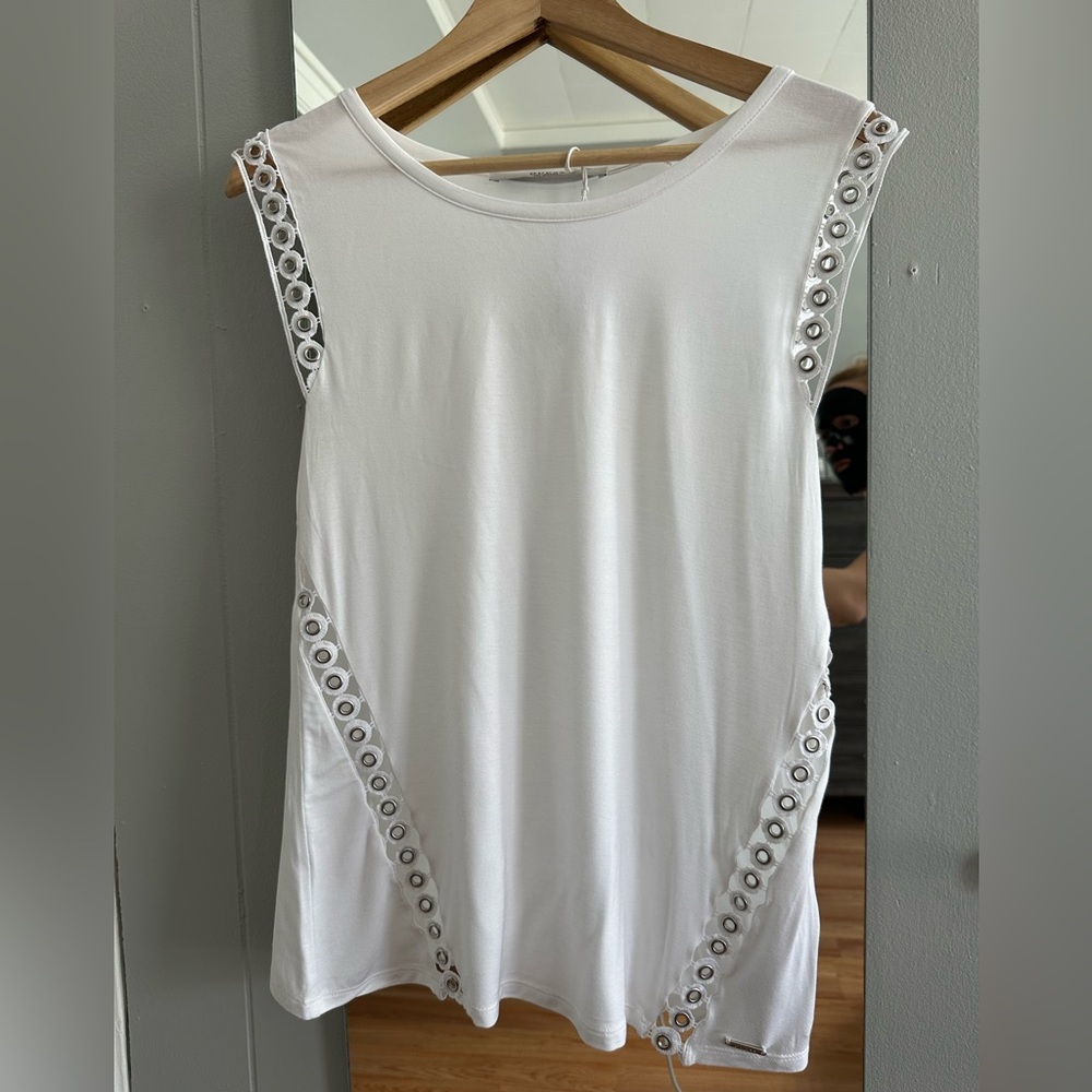 Guess white summer top size M detail New with tags